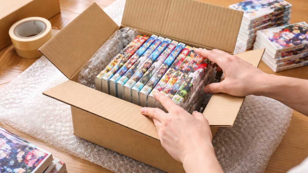 漫画全巻セットを段ボールに梱包している画像